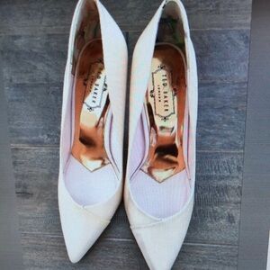 Cream Pumps with Rose Gold Colored Stems